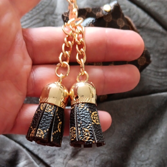 Chic Black Mini Bag Keychain with Gold Accents - Picture 4 of 13